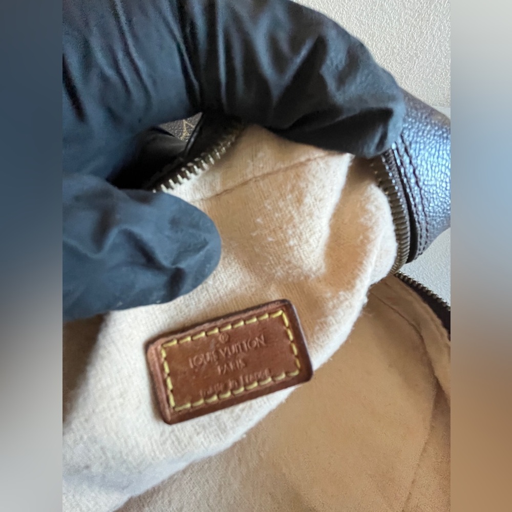 Louis Vuitton small bag - Picture 15 of 15